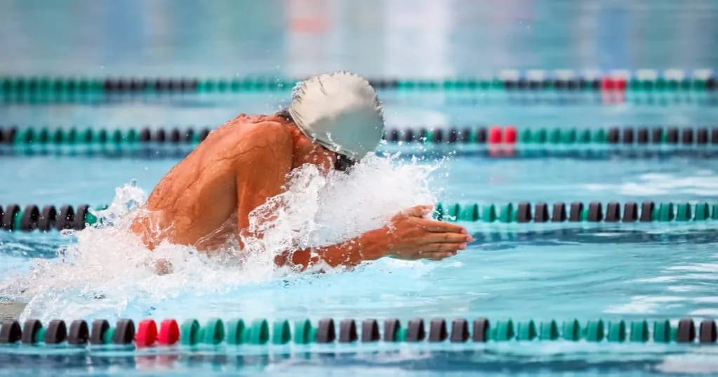 Jak oddychać podczas pływania żabką, aby uniknąć zmęczenia i poprawić technikę Jak oddychać podczas pływania żabką, aby uniknąć zmęczenia i poprawić technikę