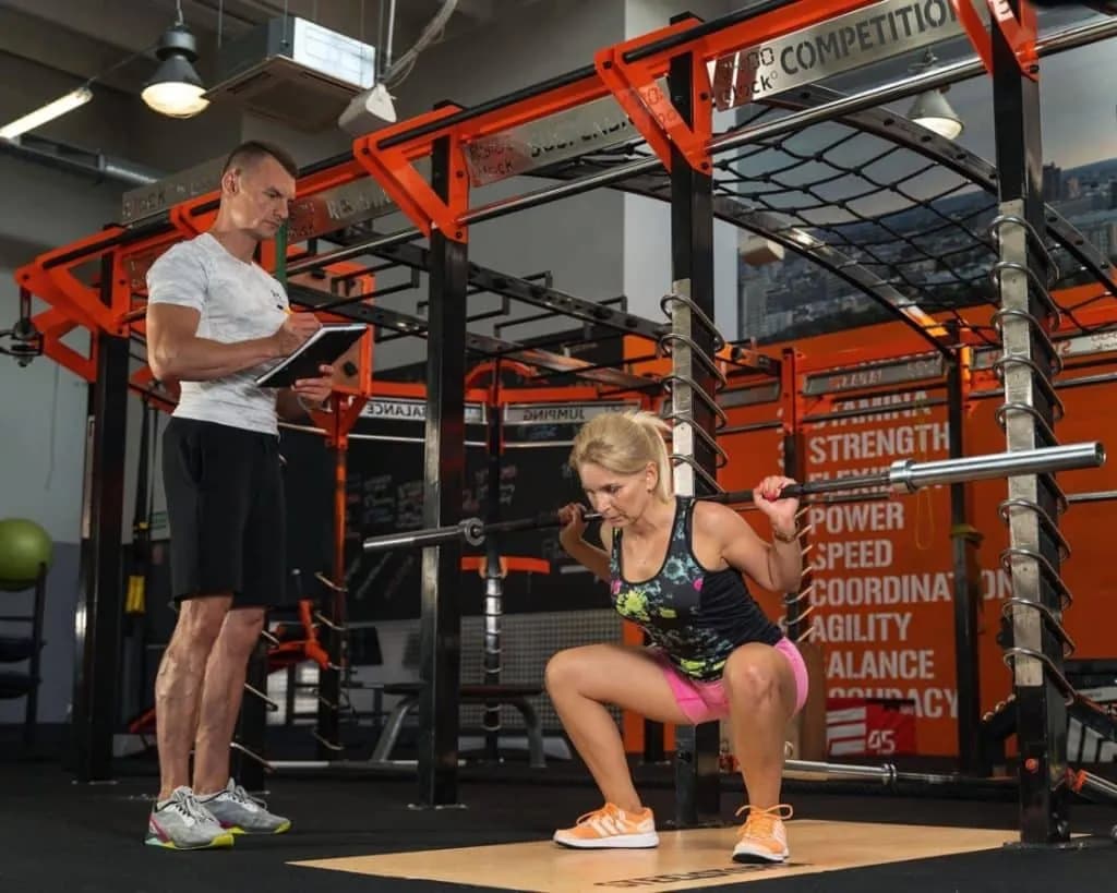 Gdzie znaleźć najlepsze kluby CrossFit w Warszawie i zacząć trenować